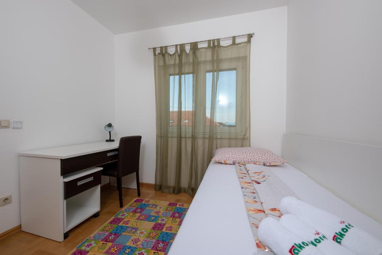 Apartmani Spoljar 주파나 외부 사진