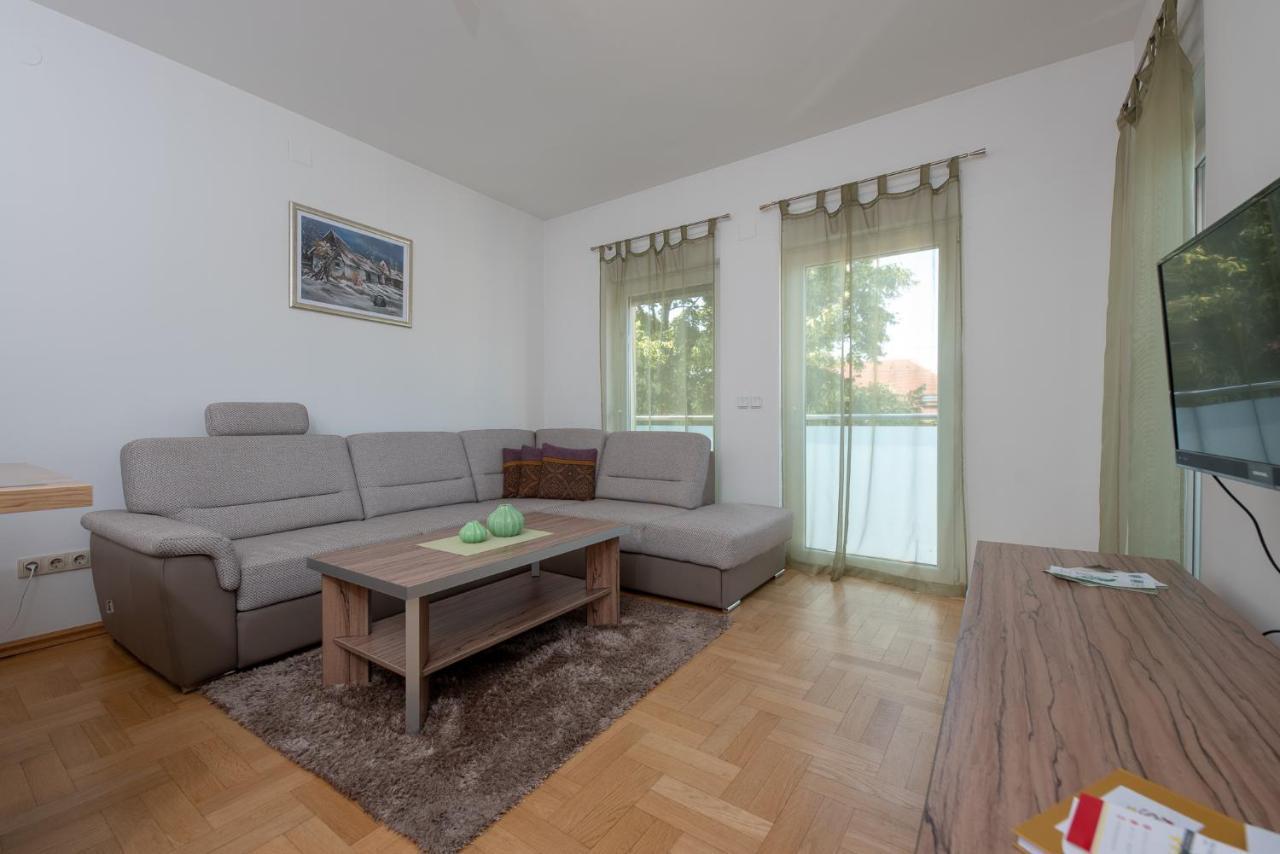 Apartmani Spoljar 주파나 외부 사진