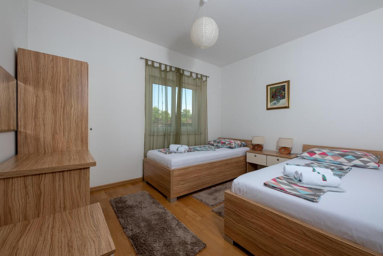 Apartmani Spoljar 주파나 외부 사진