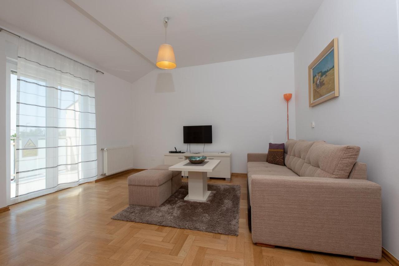 Apartmani Spoljar 주파나 외부 사진