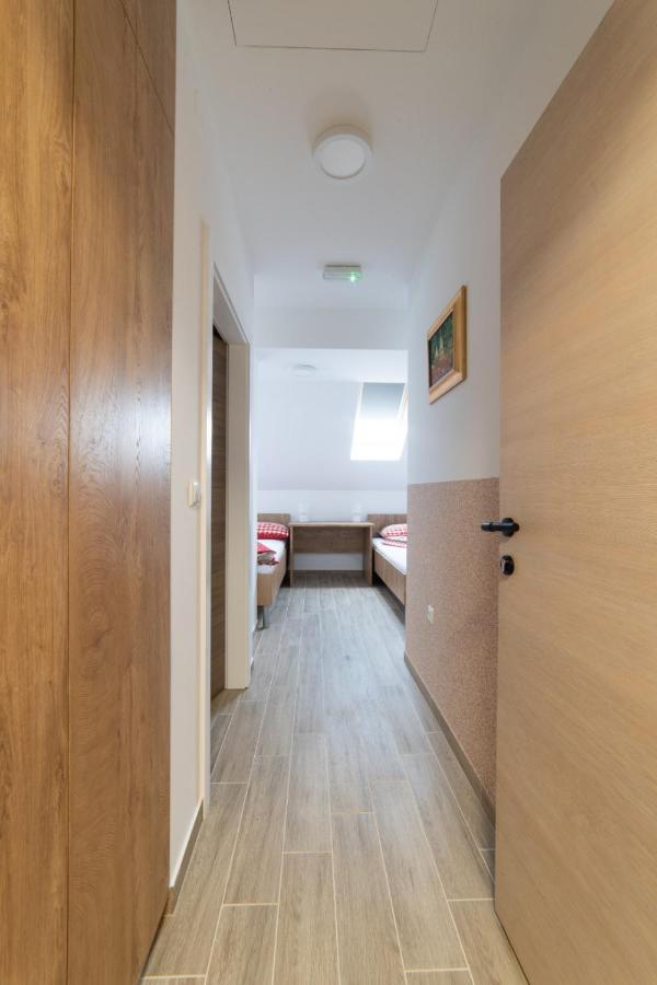 Apartmani Spoljar 주파나 외부 사진