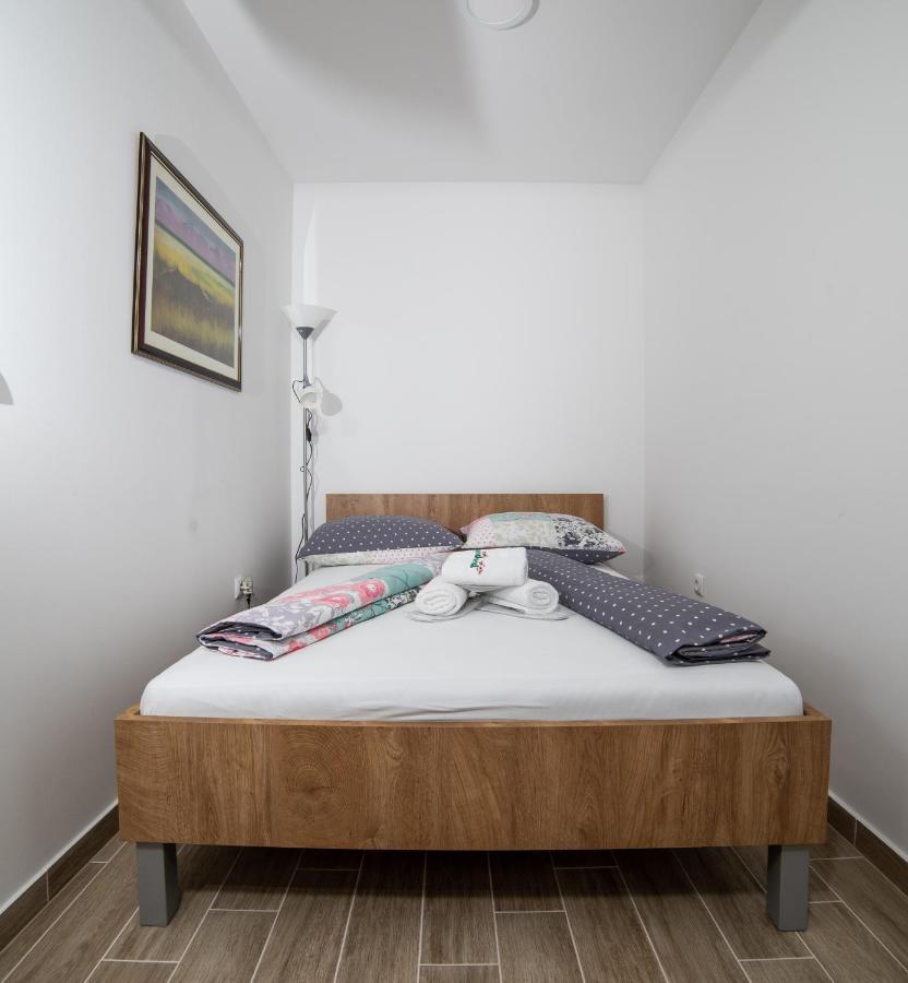 Apartmani Spoljar 주파나 외부 사진