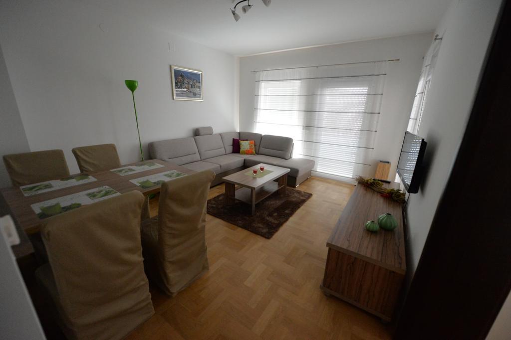 Apartmani Spoljar 주파나 외부 사진